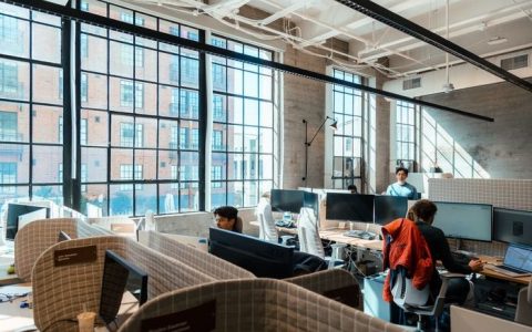 【硅谷AI推荐】免费ChatGPT使用白皮书课程 (大学生必…